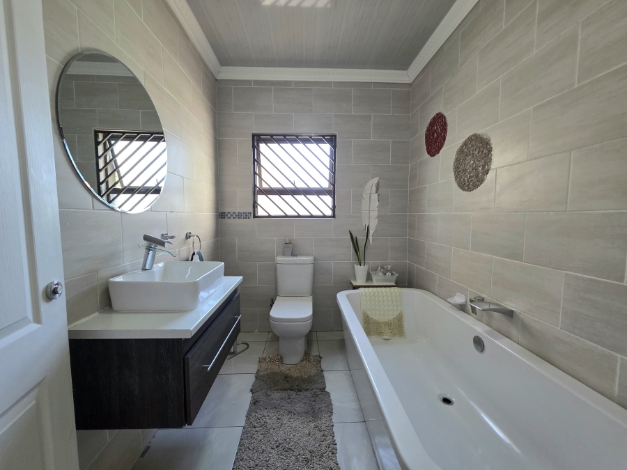 4 Bedroom Property for Sale in Flamingo Park Free State